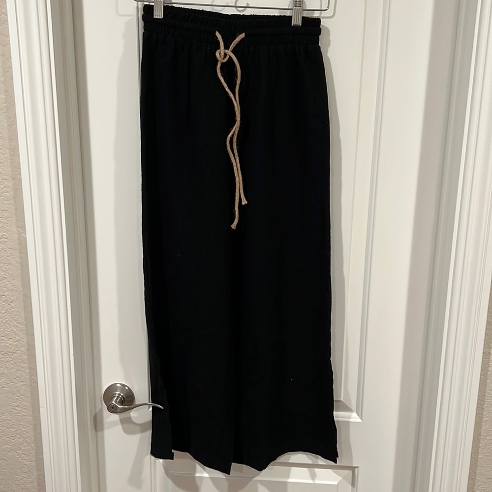 Brand new! Wide leg pants with great cooling material in size small/2/4